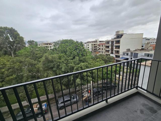 Dúplex de Estreno Frente a Parque en Higuereta Surco | Ascensor Directo y Terraza