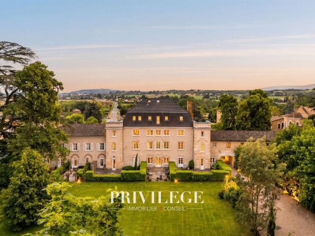 Duplex de standing au dernier étage d’une bâtisse du XVIIe s. 150m² Villefranche Sur Saône