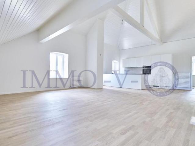 DUPLEX DE STANDING AVEC BEAU VOLUME