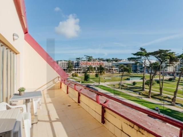 Duplex de Prestígio em Condomínio no Estoril: Onde a Sofisticação Encontra o Atlântico