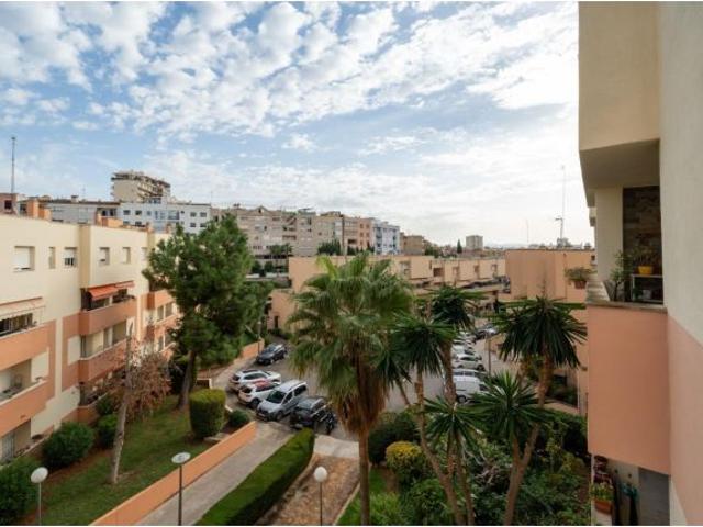 Dúplex de tres habitaciones en ZONA COLEGIOS