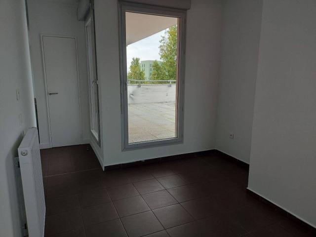 Duplex de type 5 près du métro Debourg