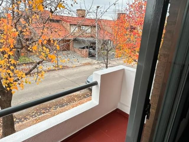 Duplex de un dormitorio con balcon y patio NO paga expensas