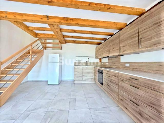 Duplex dernier étage – terrasse sud, parking, résidence rénovée