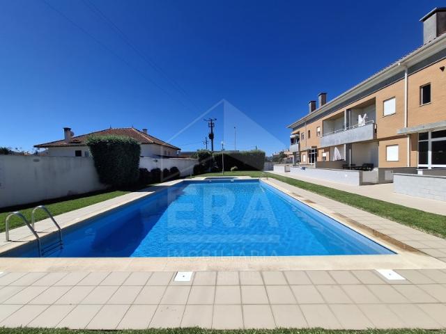 Duplex em Cepães com Piscina e Garagem