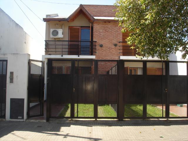 Duplex En Calle 523 1056, Tolosa, Argentina