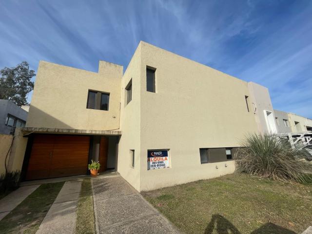 DUPLEX EN ALQUILER BARRIO CLAROS DEL BOSQUE !