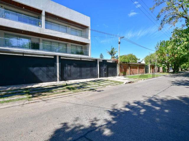 Duplex en alquiler dos dormitorios, parrilla, pileta, SUM. Complejo 467 entre 21 y Cno. Gral. Belgr