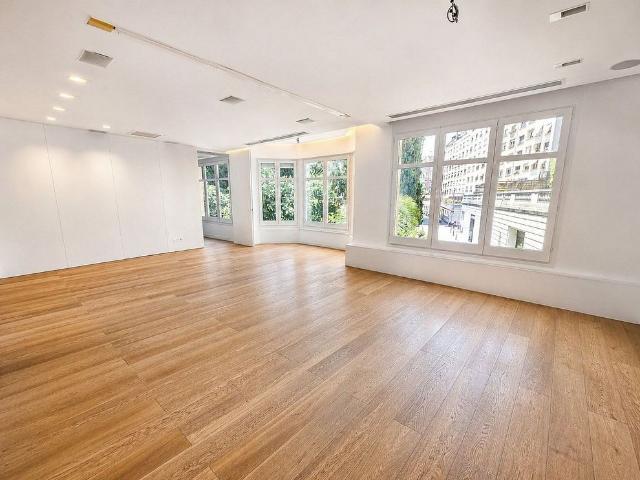 Dúplex en alquiler en calle Balmes, Barcelona, de 214 m² 5 habitaciones por 8.500