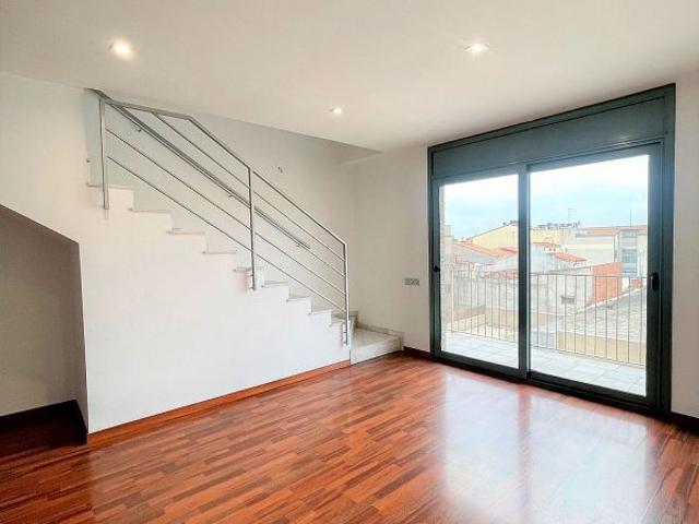 Dúplex en alquiler en calle De Jacquard, Sabadell, de 118 m² 3 habitaciones por 1.500