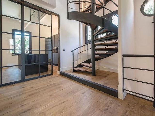 Dúplex en alquiler en calle De L'esperança, Barcelona, de 260 m² 6 habitaciones por 9.000