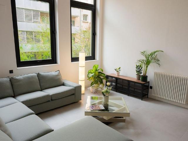 Dúplex en alquiler en calle De Nicaragua, Barcelona, de 132 m² 2 habitaciones por 3.000