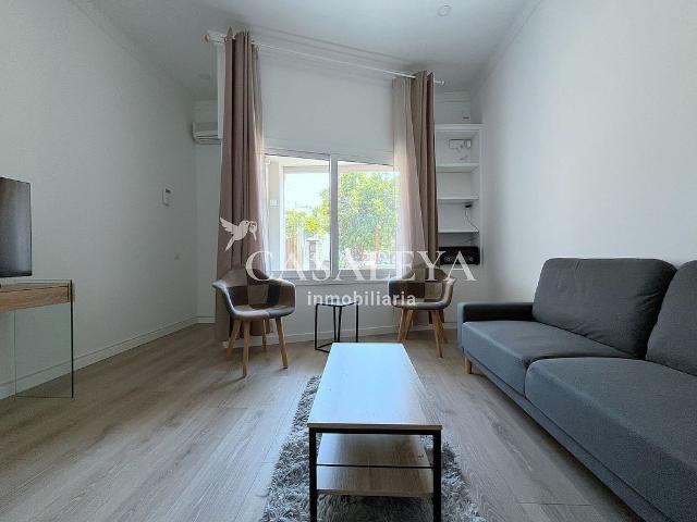 Dúplex en alquiler en calle De Sant Carles, Barcelona, de 60 m² 2 habitaciones por 1.500
