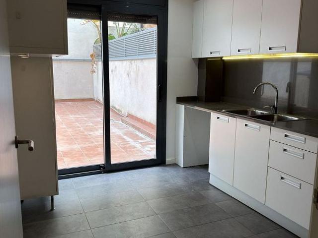 Dúplex en alquiler en calle Del Berguedà, Barcelona, de 119 m² 3 habitaciones por 2.475