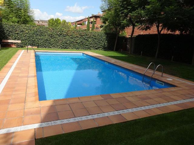 Dúplex en alquiler en calle Dels Pins, Sant Feliu de Llobregat, de 144 m² 3 habitaciones por 1.851