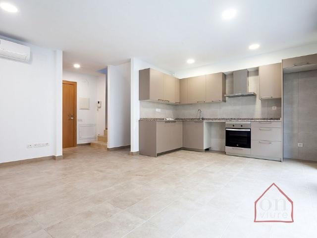 Dúplex en alquiler en calle Sant Antoni, Sant Cugat del Vallès, de 93 m² 3 habitaciones por 1.501