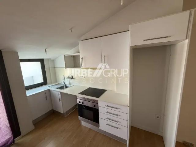 Dúplex en alquiler en Carrer del Sindicat, cerca de Carrer de Menéndez y Pelayo