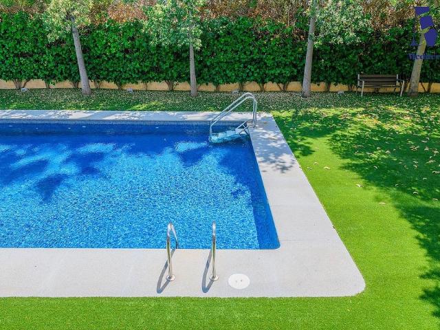 Dúplex en alquiler en avenida, Castelldefels, de 168 m² 4 habitaciones por 3.000