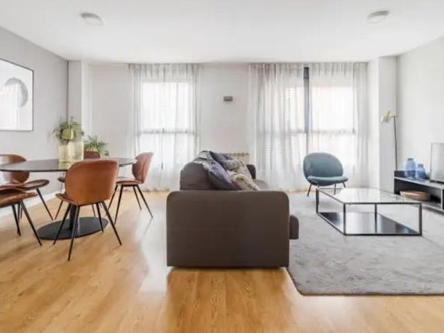 Dúplex en alquiler en Avenida de la Ciudad de Barcelona, cerca de Calle de Catalina Suárez