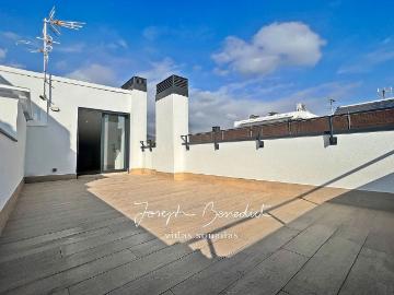 Dúplex en alquiler en avenida De la Constitució, Castelldefels, de 122 m² 4 habitaciones por 2.100