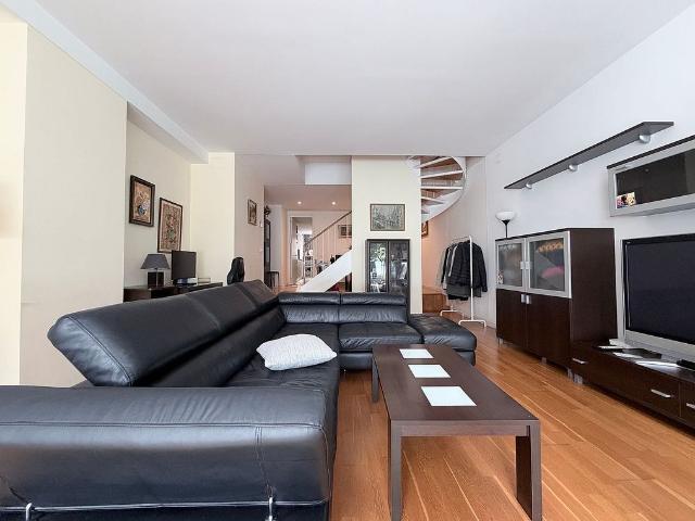 Dúplex en alquiler en plaza Carme Monturiol, Barcelona, de 152 m² 3 habitaciones por 2.850