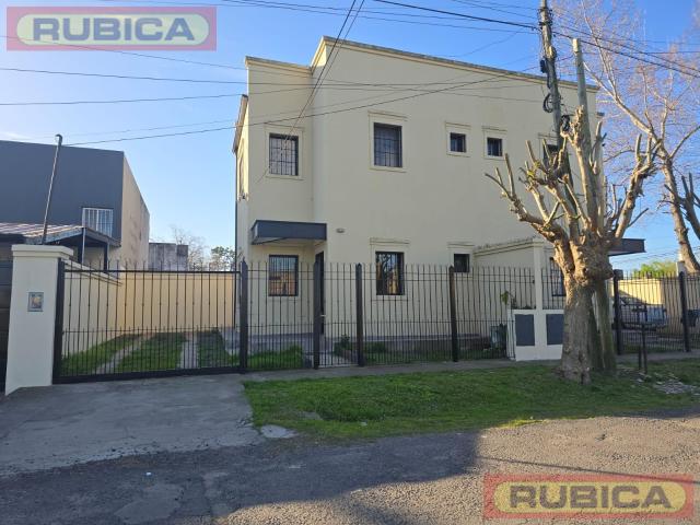 DUPLEX en ALQUILER PILAR CENTRO. Muy buen acceso, entorno residencial