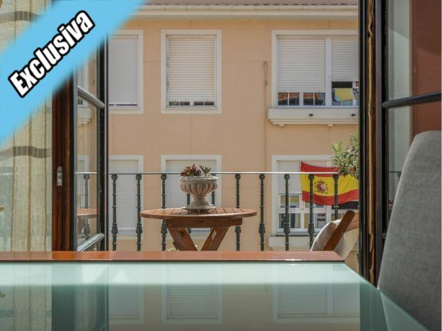 Duplex en la Calle Emperador 1, Laredo