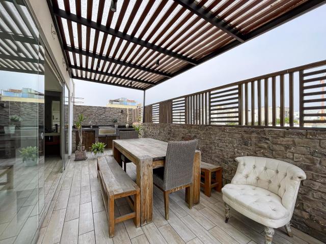 Dúplex en Miraflores con vista a la Huaca Pucllana y terraza equipada – US$289,000