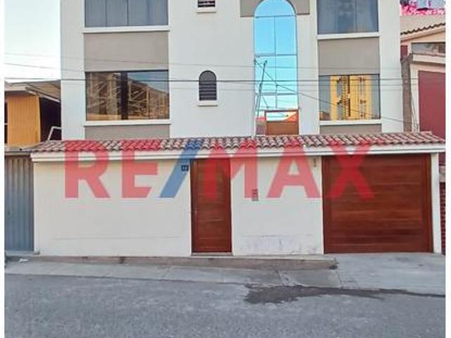 Duplex En Venta Con Estacionamiento