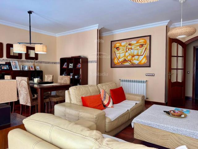 Dúplex en venta en Conil de la Frontera, Conil. Estupendo duplex en pleno centro de Conil con 4 dormitorios y azotea privada. Dúplex Conil de la.