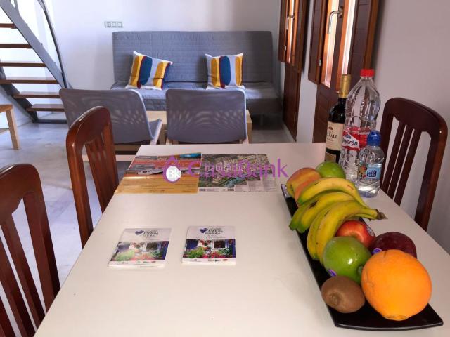 Dúplex en venta en Córdoba, Casco Histórico Ribera San Basilio. Ref. 27770 Zona próxima a la Ribera. Precioso y coqueto dúplex AMUEBLADO Y REFORMADO en primera planta con un dormitorio tipo abuh.