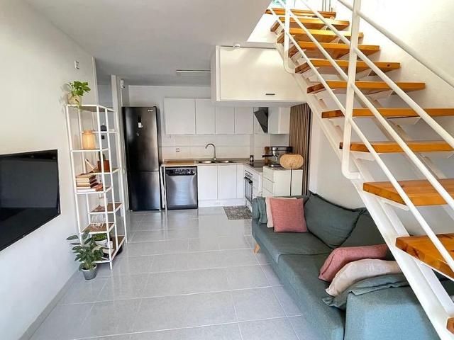 Dúplex en venta en calle Camós, Pineda de Mar, de 65 m² 2 habitaciones por 244.000