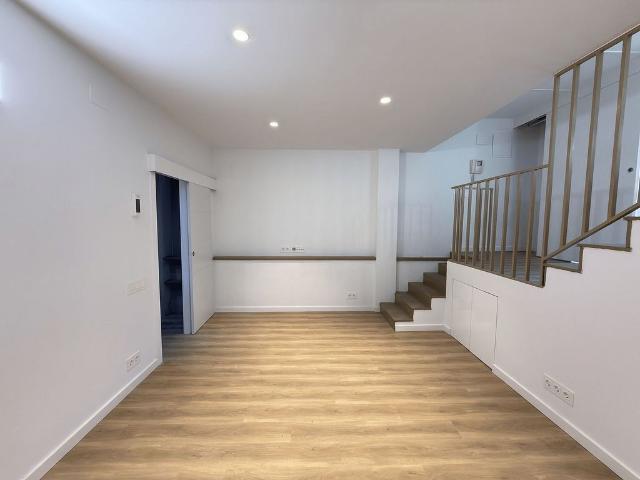 Dúplex en venta en calle Can Toda, Barcelona, de 70 m² 1 habitación por 310.000