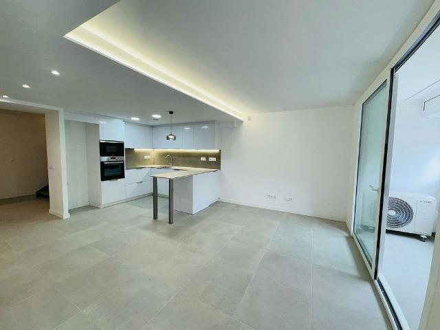 Dúplex en venta en calle Andreu Tuyet i Santamaria, Girona, de 121 m² 3 habitaciones por 367.000