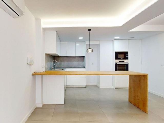 Dúplex en venta en calle Andreu Tuyet i Santamaria, Girona, de 122 m² 3 habitaciones por 398.000
