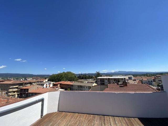 Dúplex en venta en calle D'arnald de Corcó, Manlleu, de 140 m² 3 habitaciones por 185.000