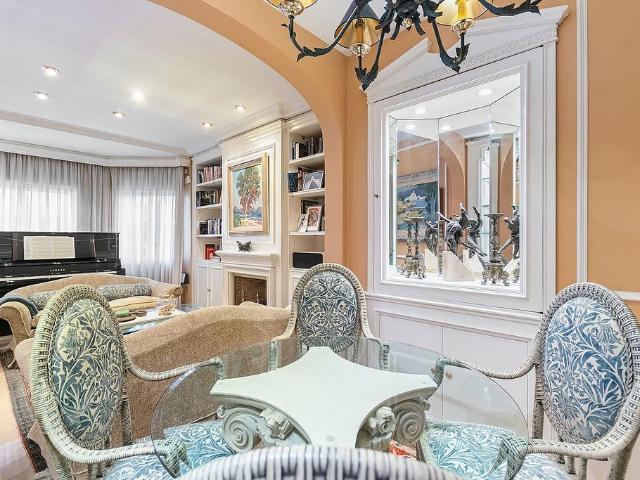 Dúplex en venta en calle De Carbonell, Barcelona, de 108 m² 4 habitaciones por 660.000