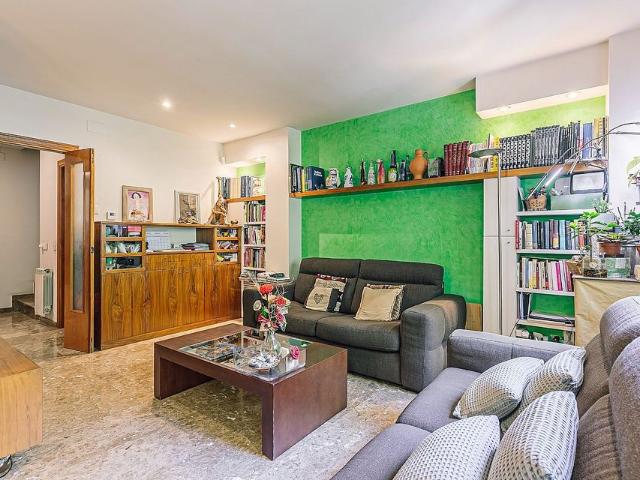 Dúplex en venta en calle De Cartagena, Barcelona, de 86 m² 3 habitaciones por 599.000