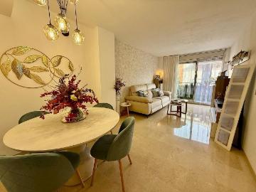 Dúplex en venta en calle De Barcelona, Cornellà de Llobregat, de 152 m² 5 habitaciones por 485.000