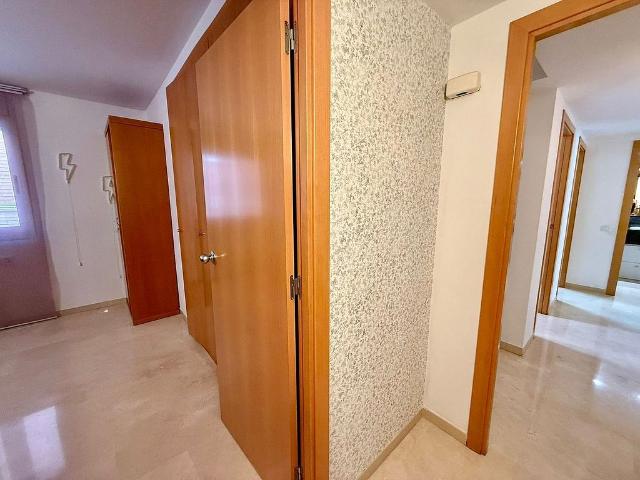 Dúplex en venta en calle De Barcelona, Cornellà de Llobregat, de 152 m² 5 habitaciones por 485.000
