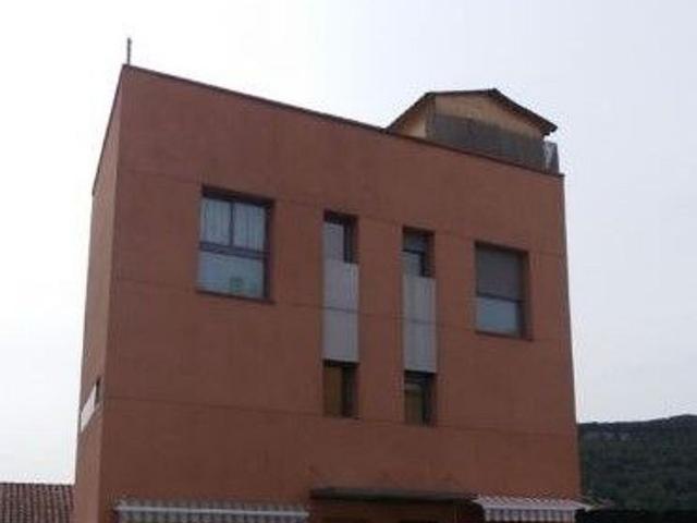 Dúplex en venta en calle De Barcelona, Corbera de Llobregat, de 83 m² 2 habitaciones por 246.000