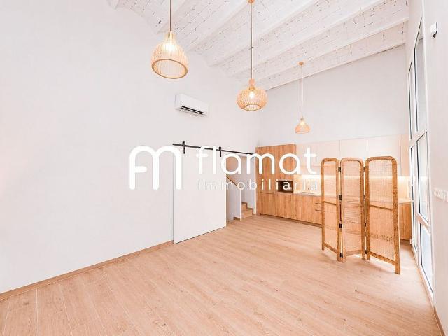 Dúplex en venta en calle De Folgueroles, Barcelona, de 84 m² 3 habitaciones por 545.000