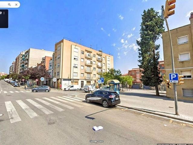 Dúplex en venta en calle De Feijóo, Sabadell, de 110 m² 3 habitaciones por 310.000