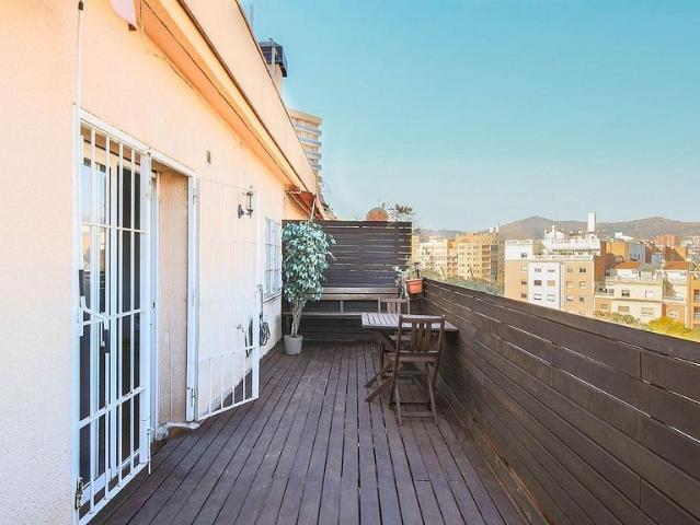 Dúplex en venta en calle De Felip II, Barcelona, de 90 m² 3 habitaciones por 690.000