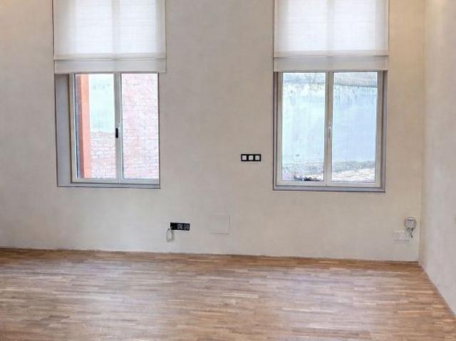 Dúplex en venta en calle De Huelva, Barcelona, de 104 m² 2 habitaciones por 469.000