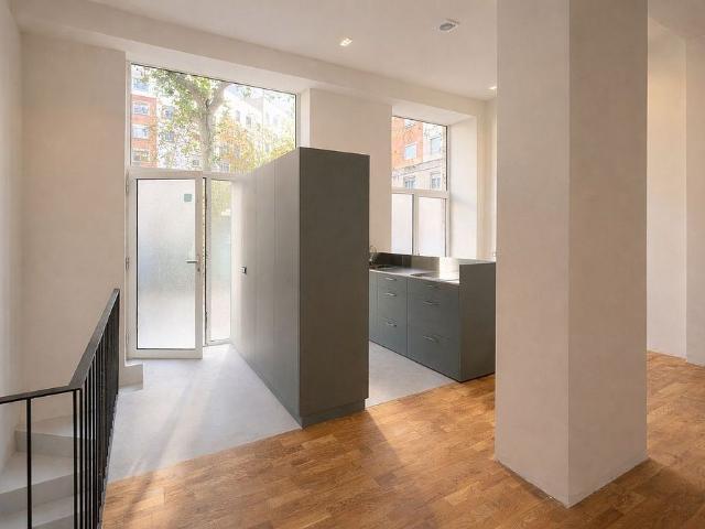Dúplex en venta en calle De Huelva, Barcelona, de 104 m² 3 habitaciones por 469.000