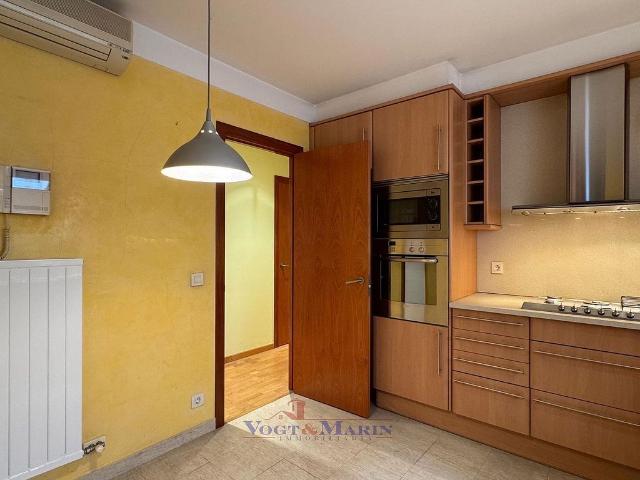 Dúplex en venta en calle De L'oliva, Figueres, de 123 m² 4 habitaciones por 270.000