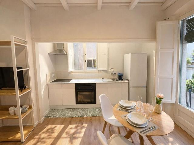 Piso en venta en calle De la Cort Reial, Girona, de 60 m² 3 habitaciones por 450.000