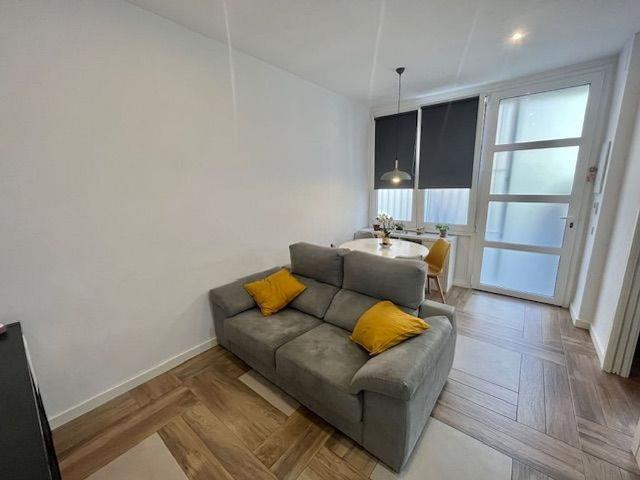 Dúplex en venta en calle De Les Camèlies, Barcelona, de 119 m² 3 habitaciones por 415.000