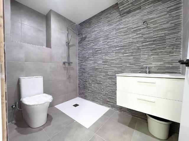 Dúplex en venta en calle De Maria Ward, Badalona, de 121 m² 3 habitaciones por 280.000